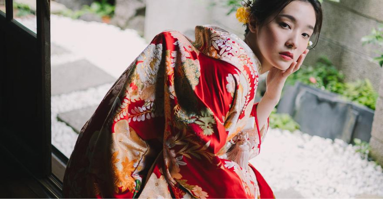 Bride in a richly embroidered red iro-uchikake, one of the traditional kimono options for a Shinto wedding