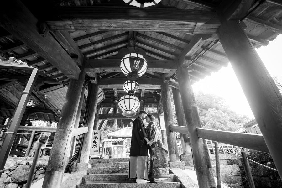The roofed stairway of Hasedera seen from above, in black and white