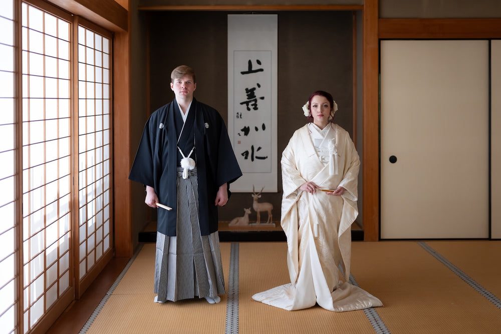 在神前婚禮上向神明獻唱的新娘